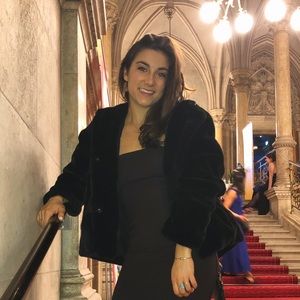 Meet your Posher, Julia